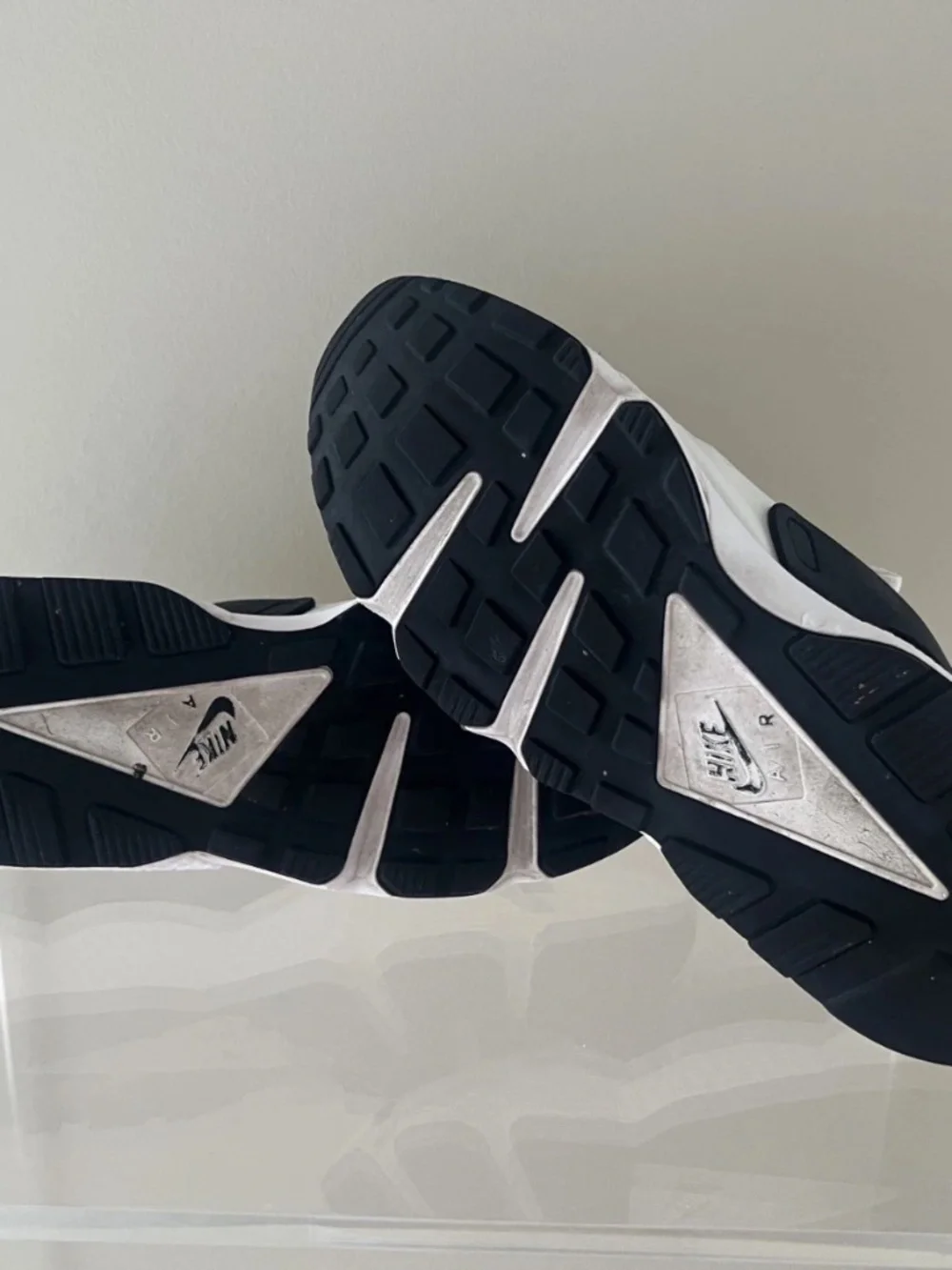 Nike Air Huarache OG Orca Mens Sneakers Size 11 Black/White